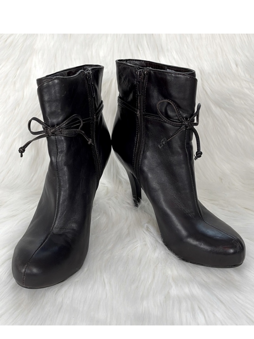 NINE WEST BROWN BOW ACCENT BOOTIES